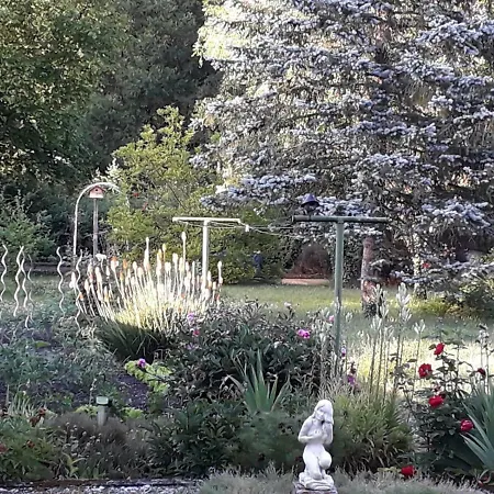 Chez Madgi Et Jean-mi Гостевой дом